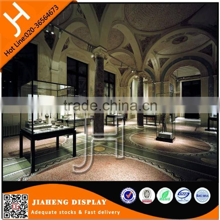 Museum exhibit glass wall display design