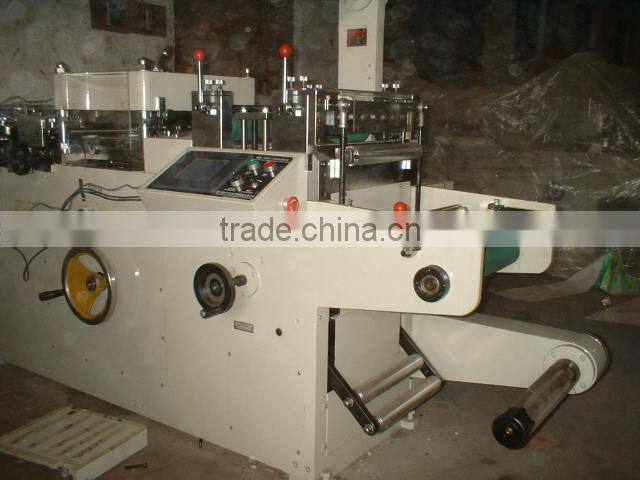 Woven material die cutting machine