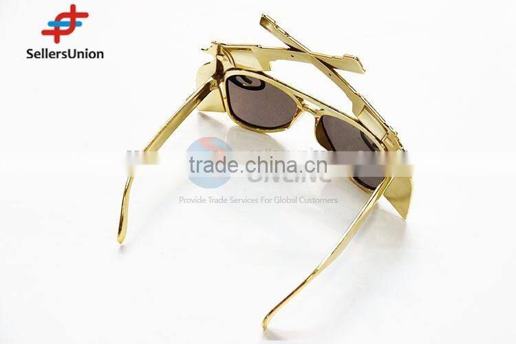 No.1 yiwu exporting commission agent wanted golden color unique gun design party glasses