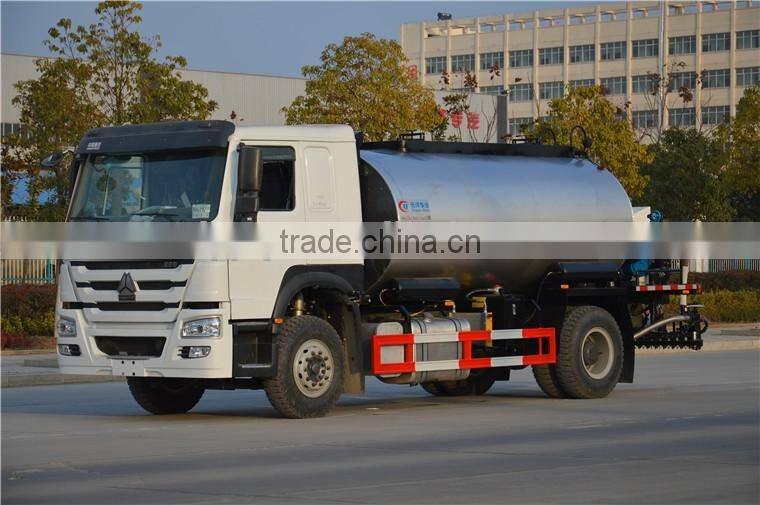 NEW howo brand 10cubic meter intelligent asphalt distributor truck with half intelligent machine for sale