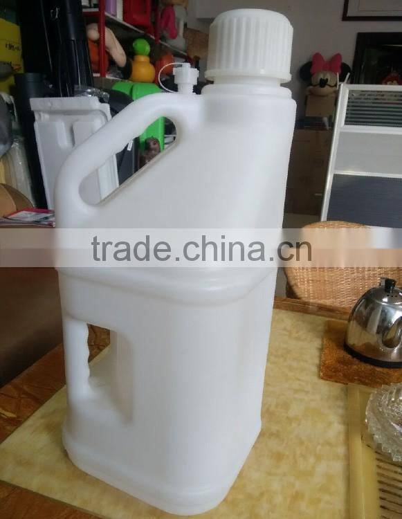 OEM Blow Molding plastic Jug holds 5Gallons Jug with Deluxe filler hose pp Jerry cans for sale Huizhou factory