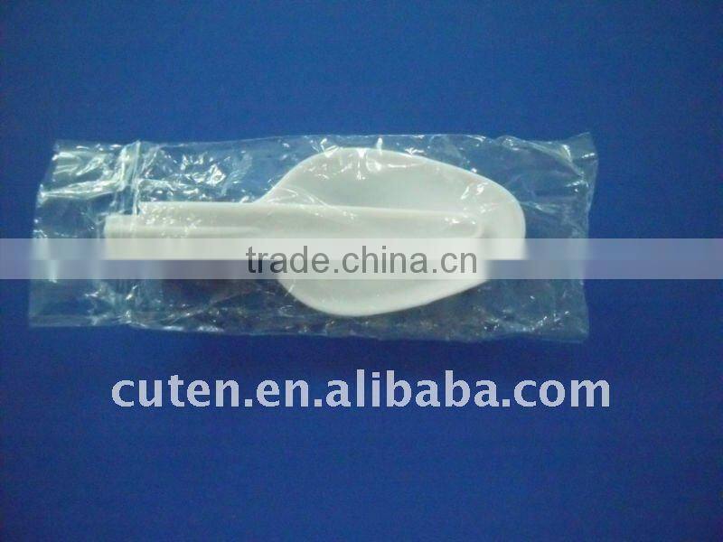 Useful disposable folding spoon for yogurt