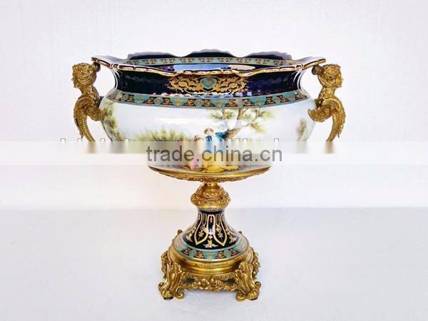 European Style Porcelain compote With Couple Pattern, Character Design Decorative Ceramic Fruit Bowl With Bronze Base