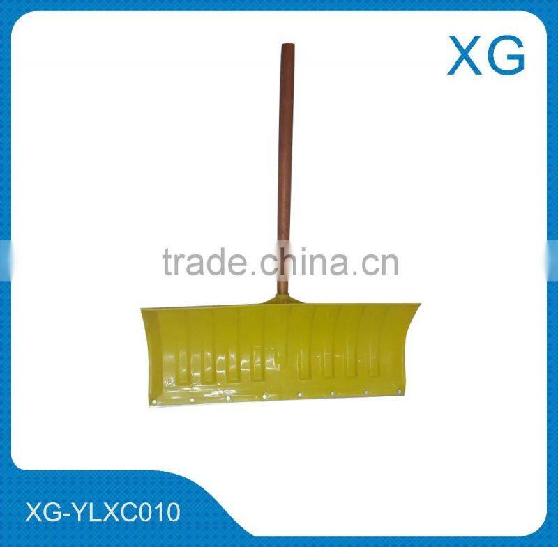 Plastic push snow shovel/ Snow shovel with wooden handle/long handle snow shovel