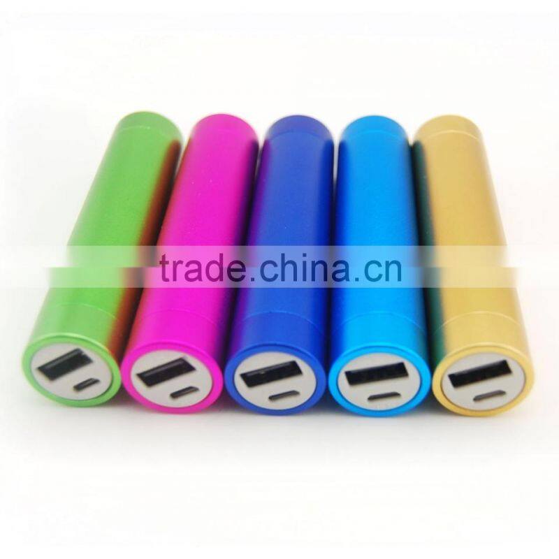 Stylish, lipstick-shaped, lightweight design fits easily into any pocket or bag 2600mAh Mini Portable Charger