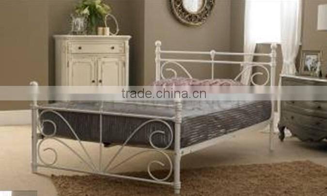 High Quality Home Furnture Wrought Iron Metal Beds In White from China Supplier