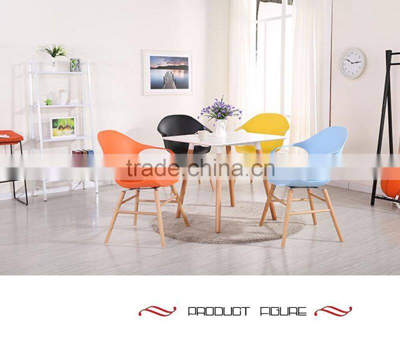 2016 New Design MDF White High Gloss Top Wood Legs Dining Table