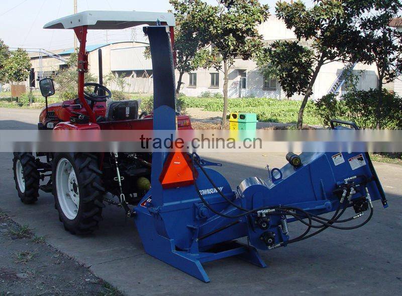 Self-feeding hydraulic wood chipper with CE