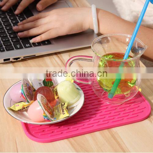 square anti-slip silicone table mat-red
