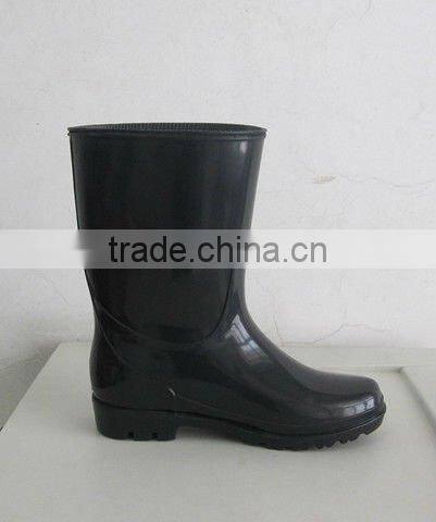 Injection molding safety boots