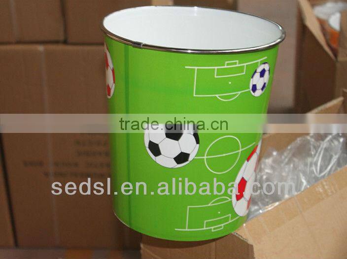 plastic trash can wastebasket for child's room
