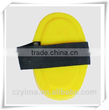 plastic horse curry comb with non slip strap