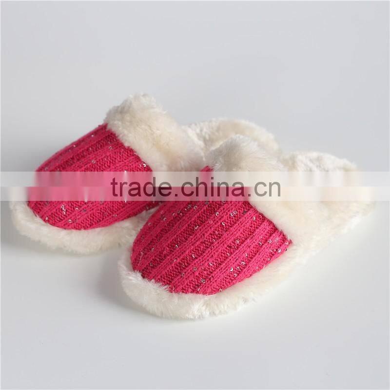 Woman knitted indoor slipper with sequins