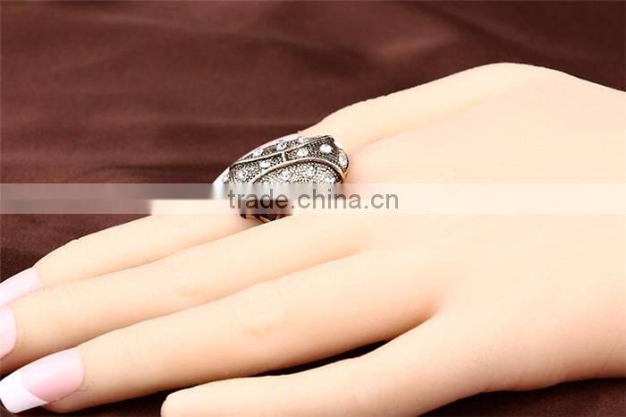 China wholesale cheap jewelry zinc alloy vintage rhinestone full jewelled fomger ring
