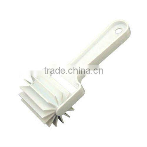 New style plastic dough dockers roller dough cutter