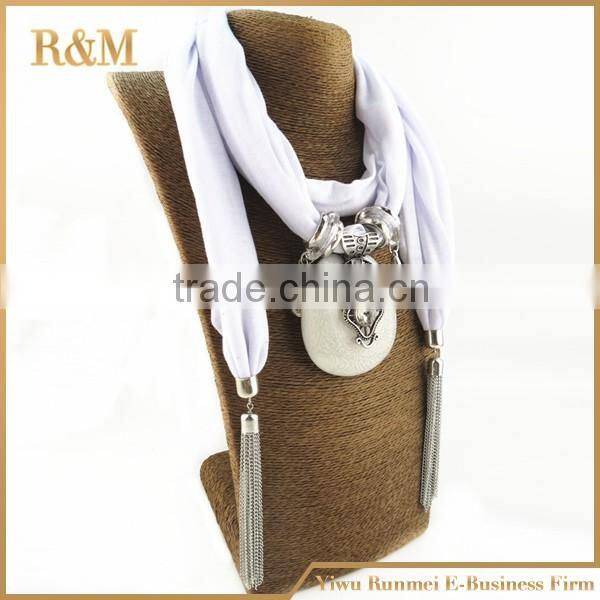 2016 New arrival fashion women jewelry scarf with pendant