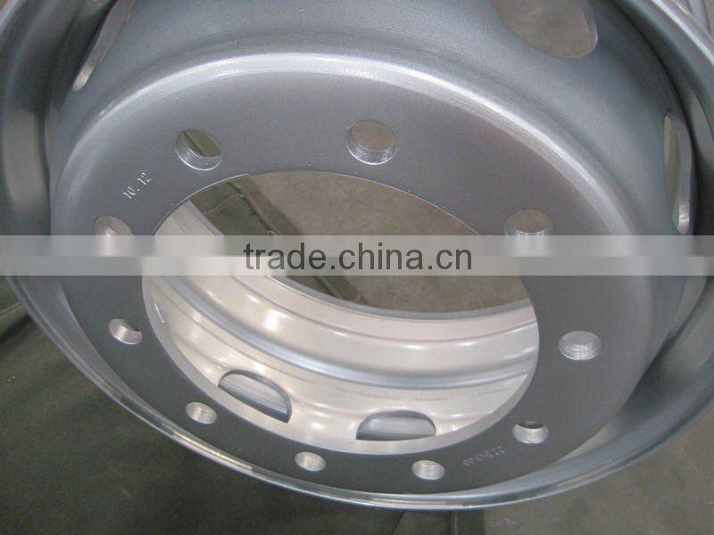 12R22.5 tyre with rim
