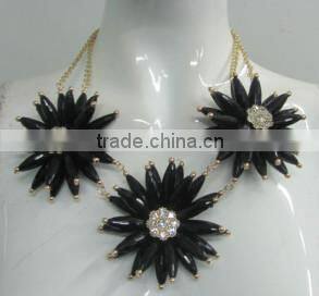 Pretty steps 2015 latest design elegant beads necklace big flower design