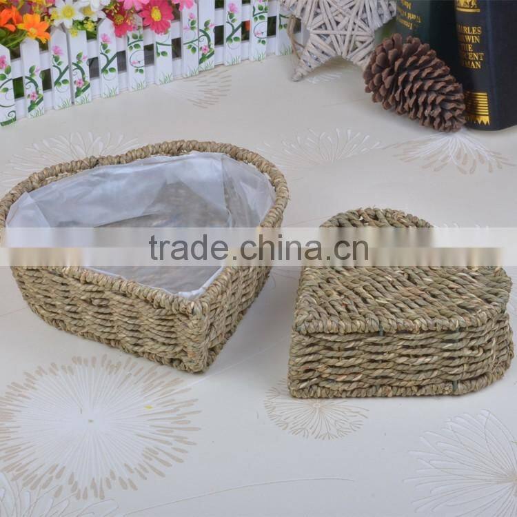 Decoration shallow mouth design straw woven heart shaped flower pot