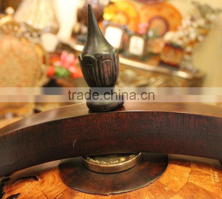 King Size Luxury Wooden Globe Stand Embossed Style