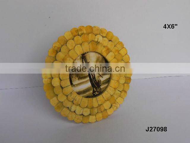 Curved pattern back Resin Photo Frame in thin border available in other colours