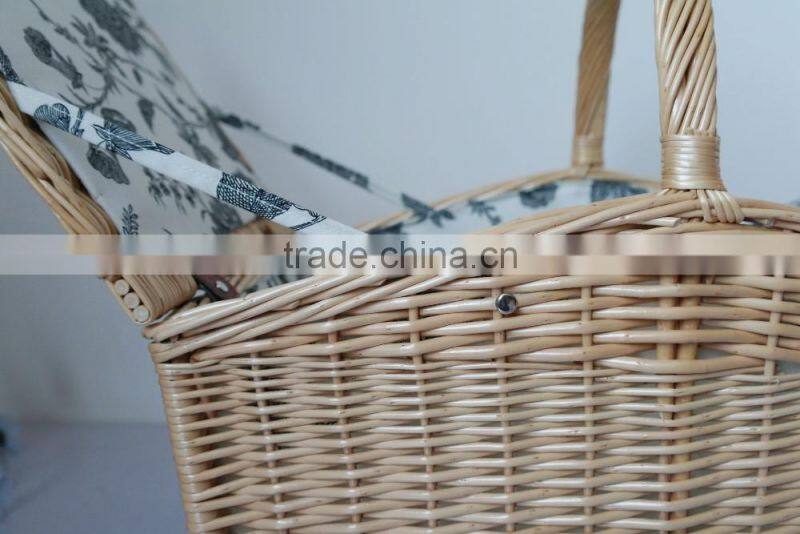 2016 spring new design wholesale valentine gift basket