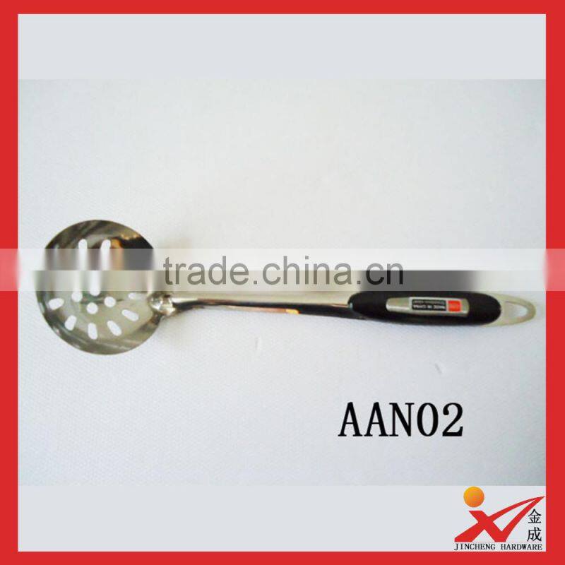 Factory wholesale stainless steel kitchen ware plastic hander big soup spoon