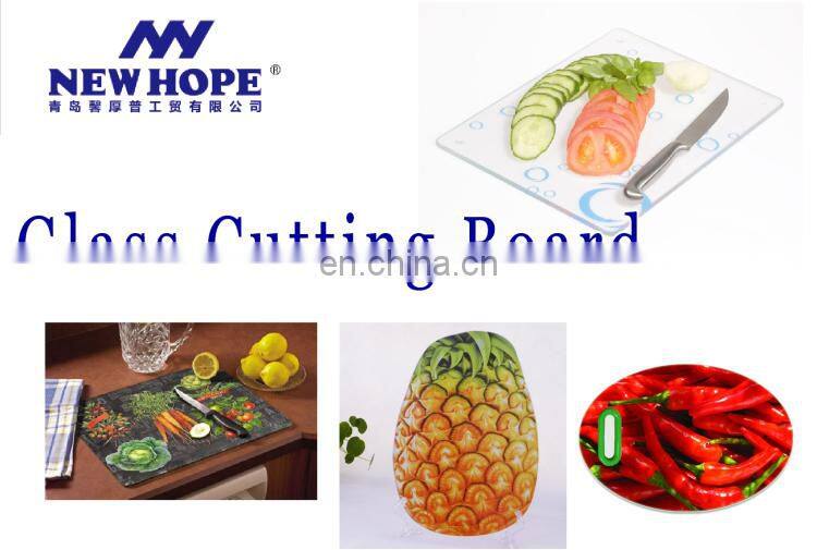 Colored Plume Patterns Tempered Glass Kitchen Chopping Board Easy To Clean And Dry