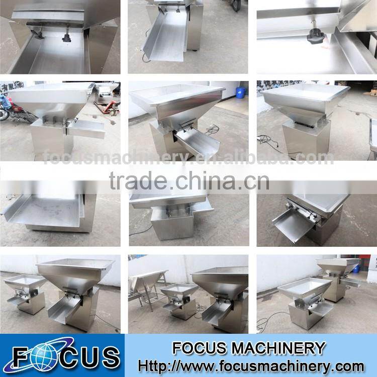 Powder hopper vibrating feeder for sticky product