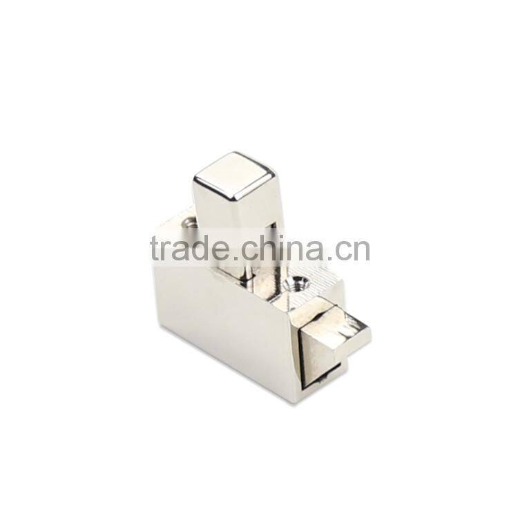 Smart vending machine cabinet lock