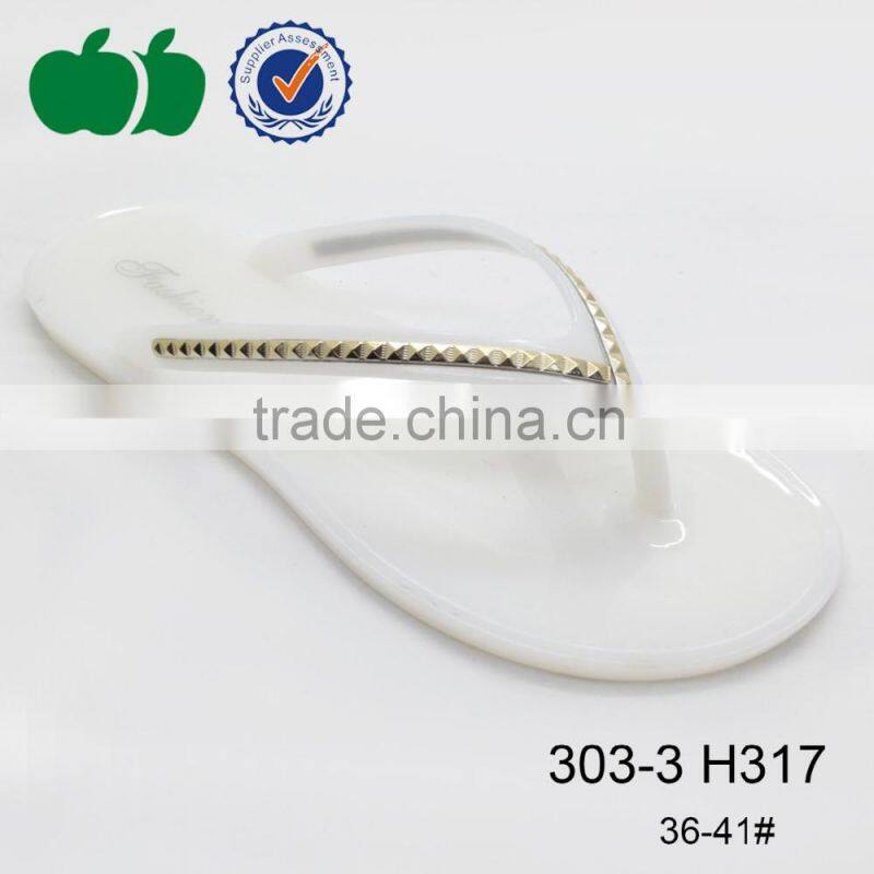 Wholesale cheap lady flat innovative design pvc flip flops slippers
