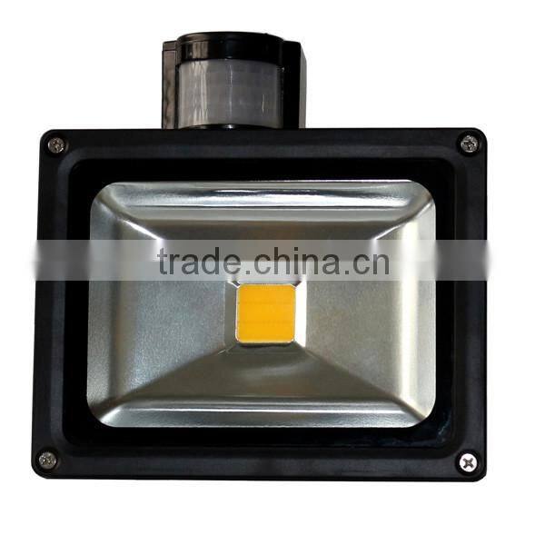 Long sensor distance IP54 energy saving led flood light 20w