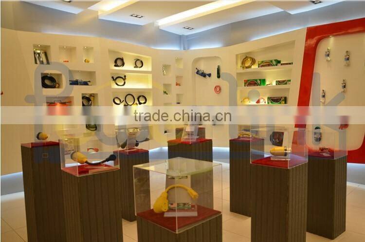 Z90098 PV ADAPTER 15Amp Male/ 50Amp Female Electrical locking RV adapter