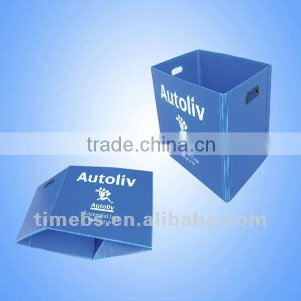 Corrugated plastic container with handle