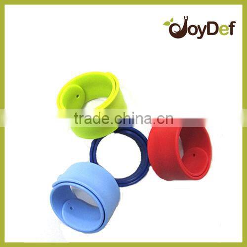 Fashion Silicone Reflective Slap Wrap customized logo silicone snap bracelet