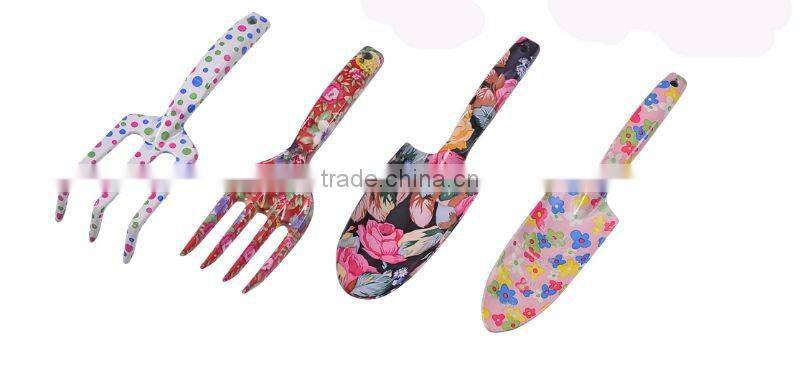 STURDY EASY-GRIP HANDLE GARDEN TOOL