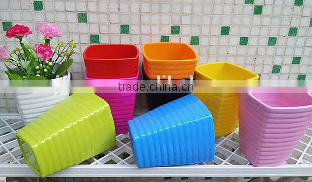 Home decor bright colored plastic balcony flower pots