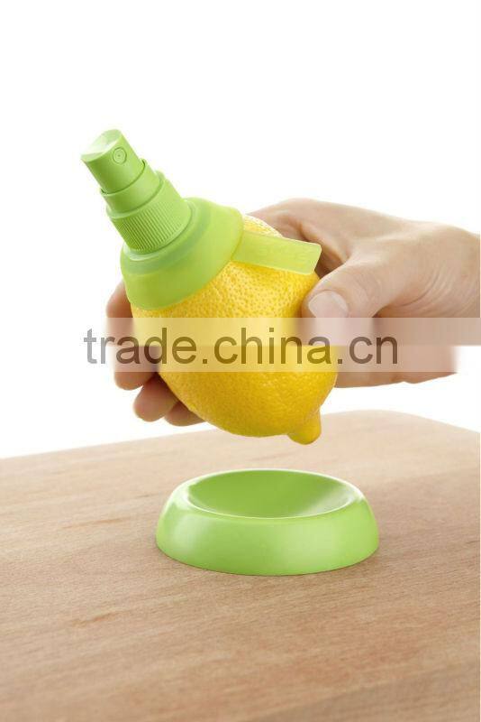 Manual Citrus Juicer and Food Sprayer Set