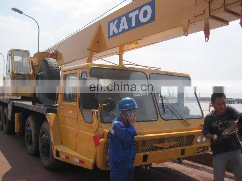 Loading service of Japan 50ton truck crane, Cheap used Kato nk500e cranes loading in Shanghai port