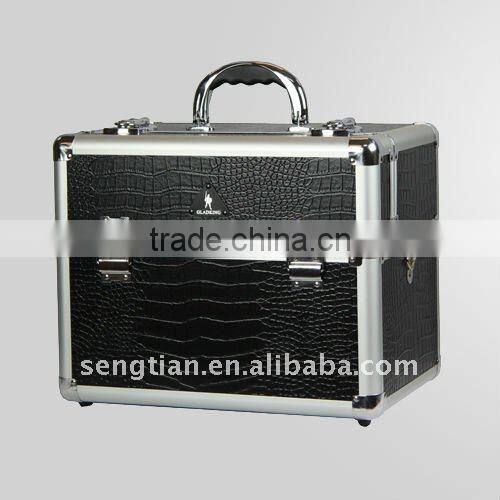 Aluminum Beauty case with silver aluminum frame D2665