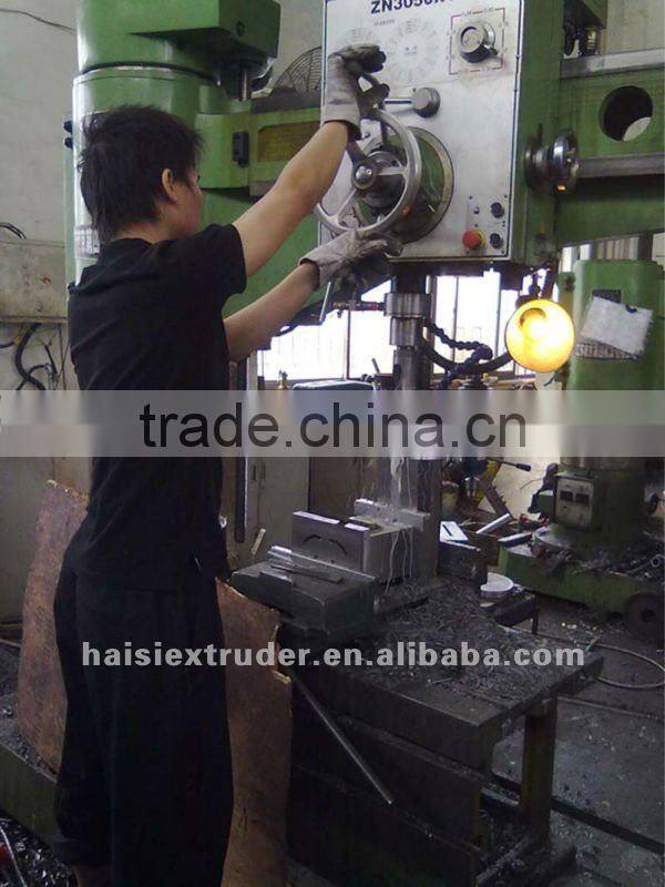 bimetallic liner of barrel and screw element for extruder machine