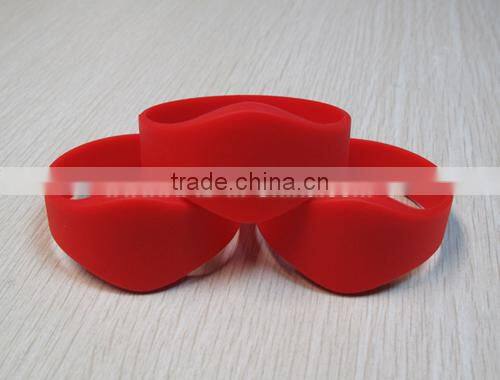 Low Cost RFID Personalised Wristband UK Festival Events