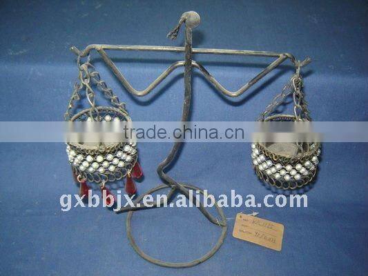 White and red pearl gold wire people shaped decorative candelabra