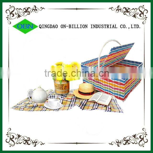 Handled rectangular natural wicker hamper box with liner