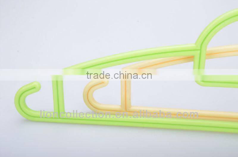 LEC-P5003 clear plastic hanger