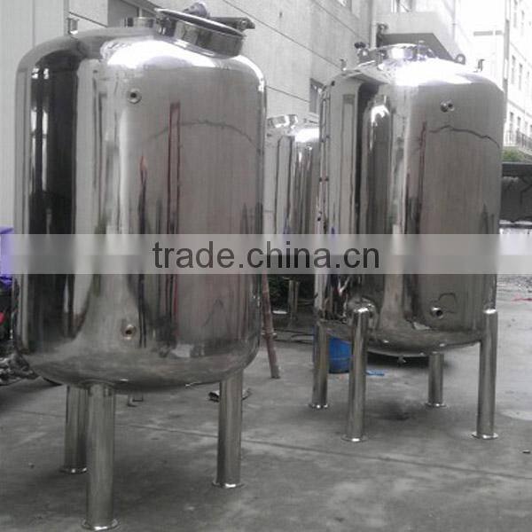 Liquid pressure storage tank