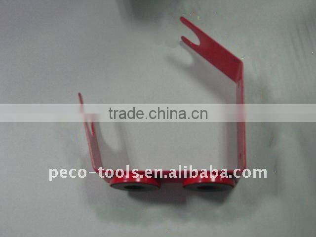 Portable magnetic spray gun holder