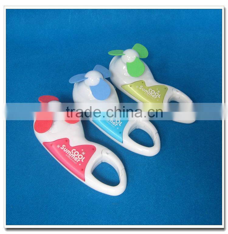 China product plastic mini electric fan with carabiner