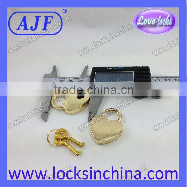New brand golden love padlock for valentines promotion