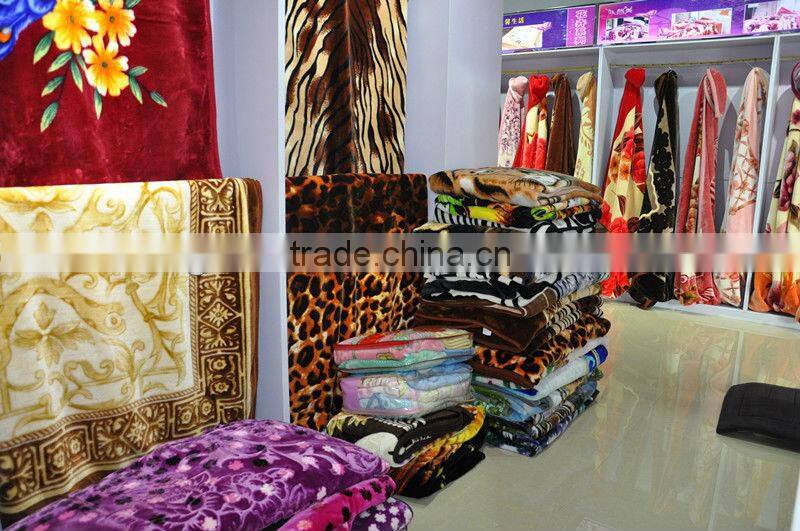 Yiwu China Suppliers Longfortune 100% polyester wholesale thermal protection cheap stock cuddly blanket factory china